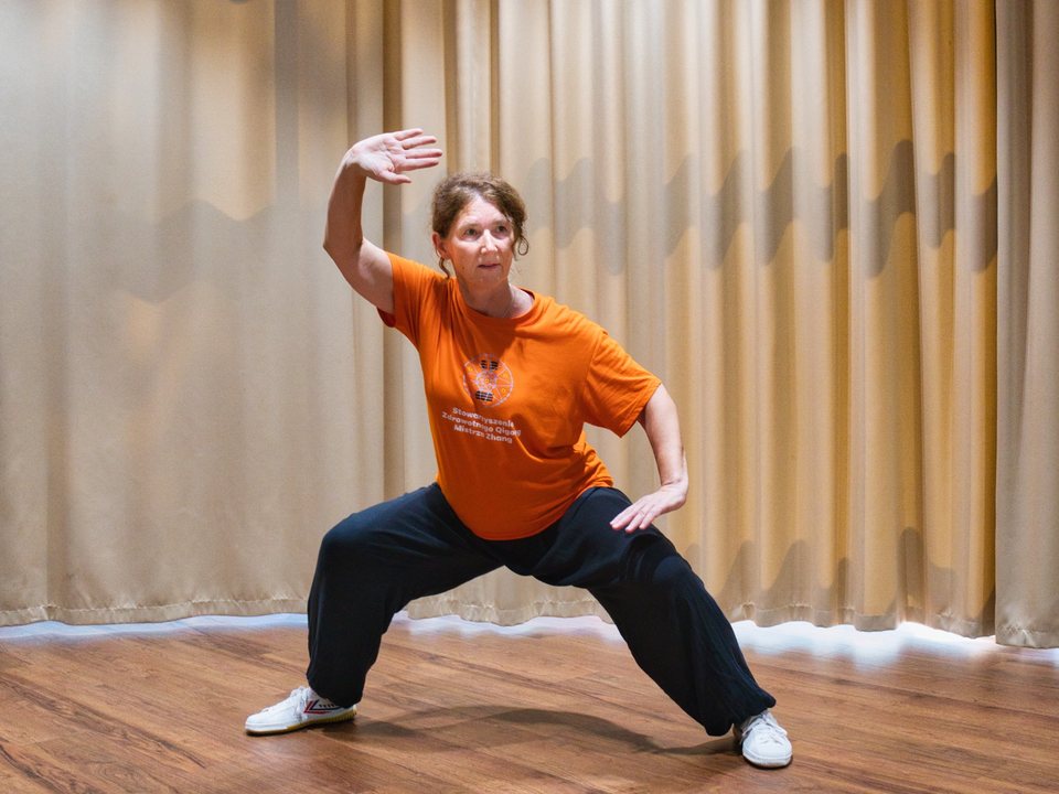 Ćwiczenie pozycji i pracy nóg w treningu Bagua Zhang
